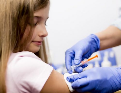 Come difenderci dai titoli allarmistici su vaccini ed effetti collaterali?